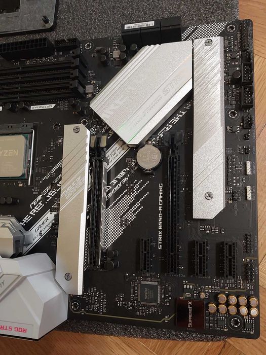 AMD Ryzen 7 5800X + Asus Rog StriX B550-A Gaming