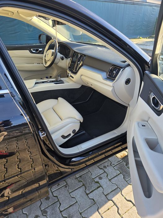 VOLVO XC60 2020 — imagine 10
