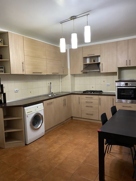 Proprietar inchiriere apartament 3 camere semidecomandat, loc parcare