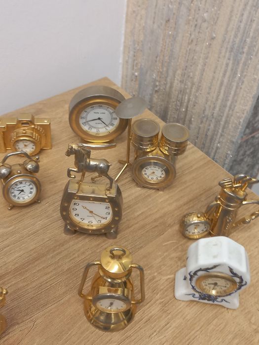 Ceas miniatură deosebit