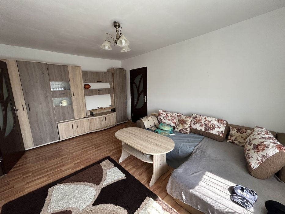 Apartament spatios cu 3 camere, 2 bai si 2 terase
