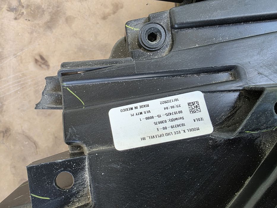 Tesla model X 2022 LED десен фар