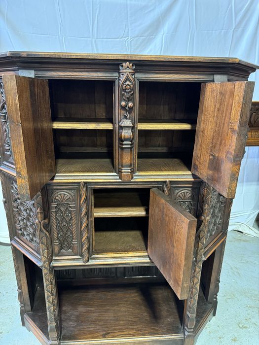Bufet gotic - lemn masiv, sculptat manual