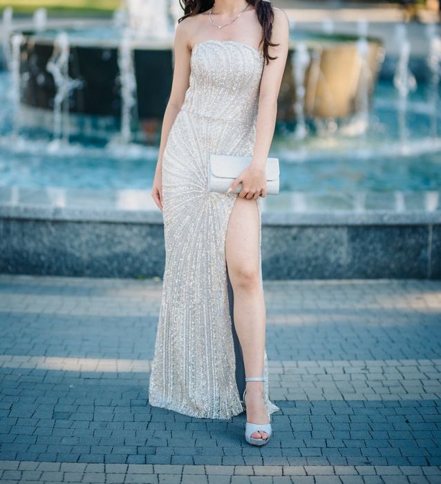 Продавам бална рокля Amalia Silver на модната къща Caviar Couture