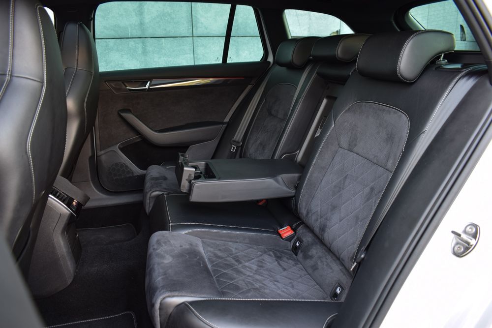 Skoda Superb 2.0 tdi Sportline