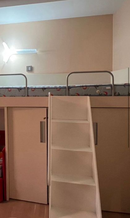 Срочно продам детский гарнитур. Торг.