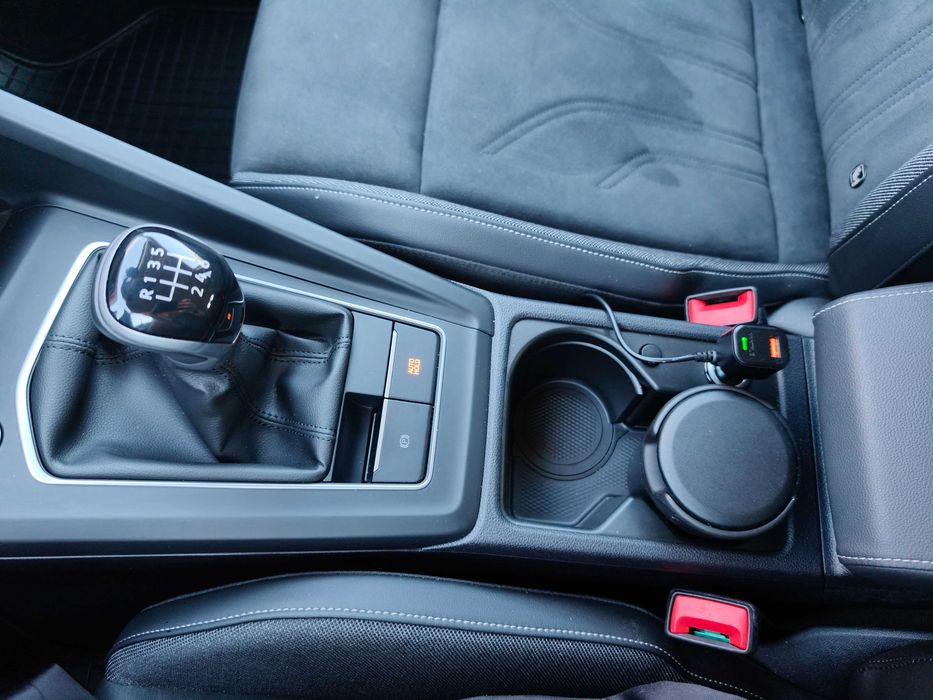 VW Golf 8.5 Facelift (2024)–1.5 TSI (4 cilindri) 150 CP–Cutie manuală