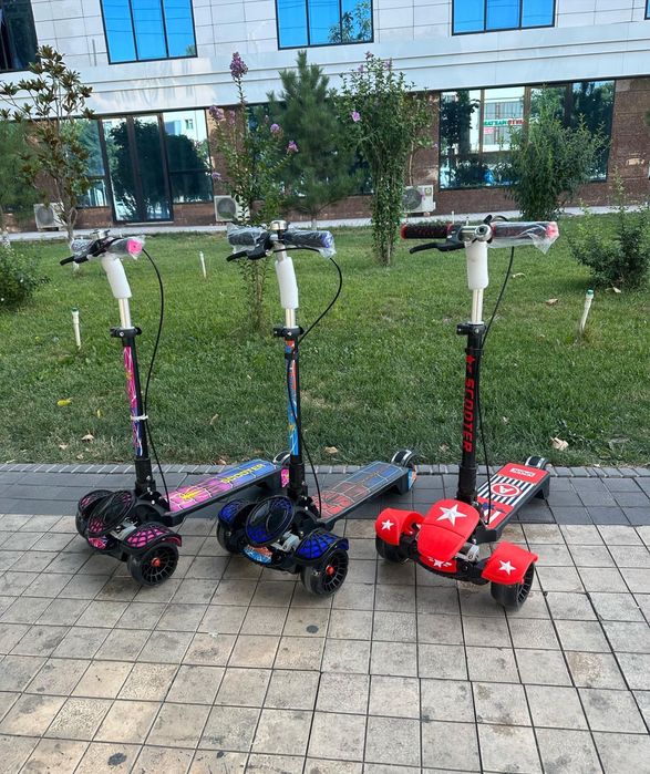 Самокат Трехколесный самокат очень крутой для детей от 5 лет.