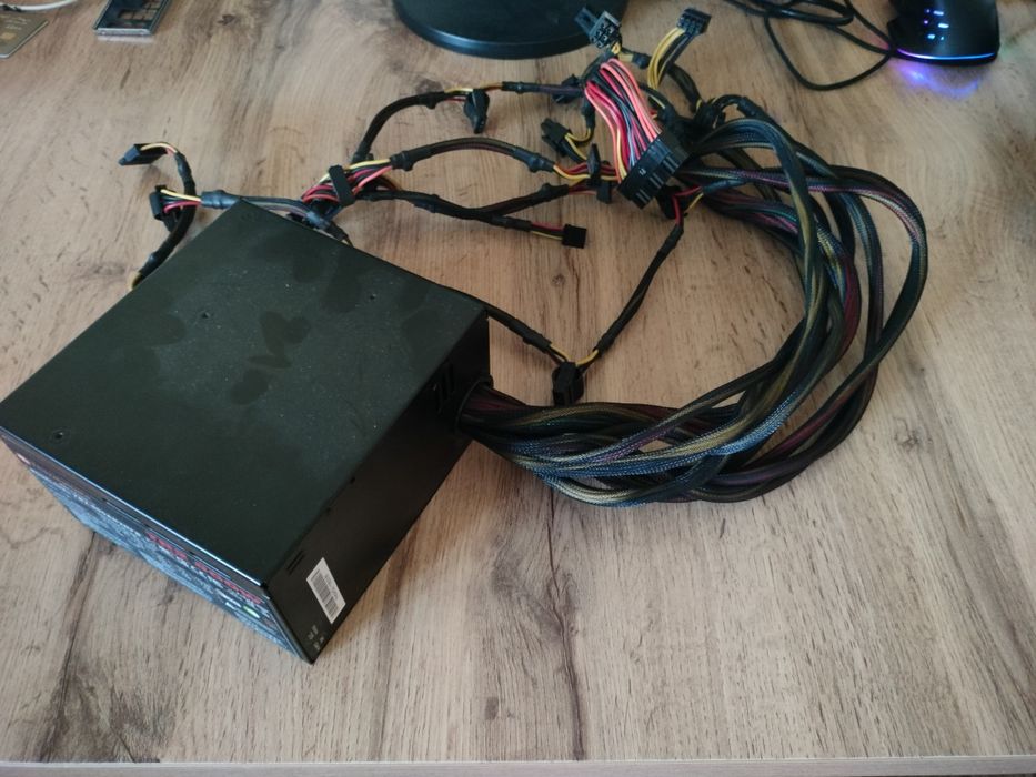 Продам блок питания 800w Thermaltake