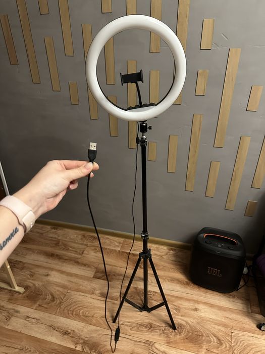 Продам кольцевую лампу