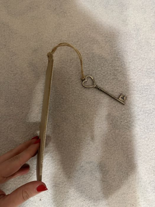 Ръчно изработен книгоразделител