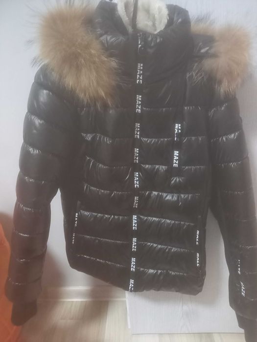 Яке с естествен пух на качулката