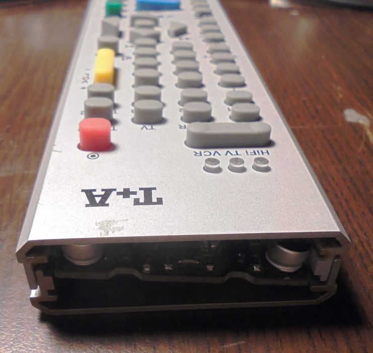 Vand telecomanda T+A  , model F1