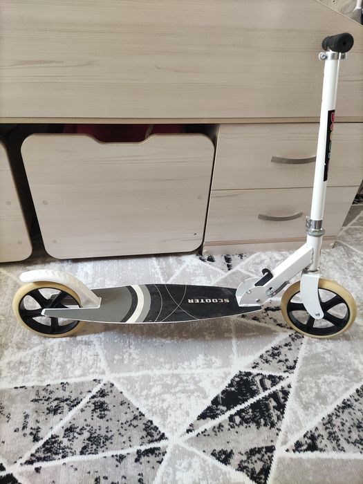 Продаётся самокат.