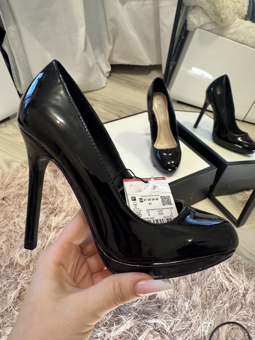 Pantofi lacuiti stiletto cu varf rotund negri lacuiti Zara marimea 36