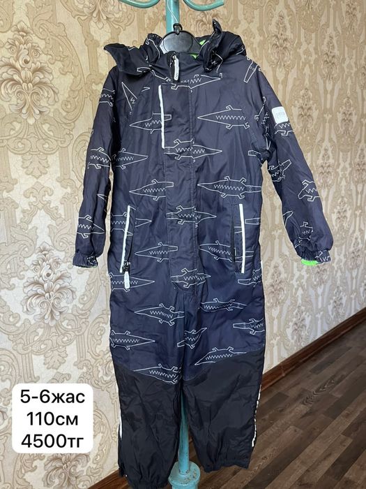Детские куртки и комбинезоны