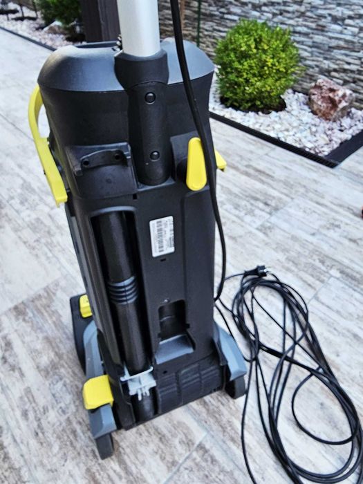 Masina de frecat aspirat spalat pardoseli Karcher BR 30/4 C