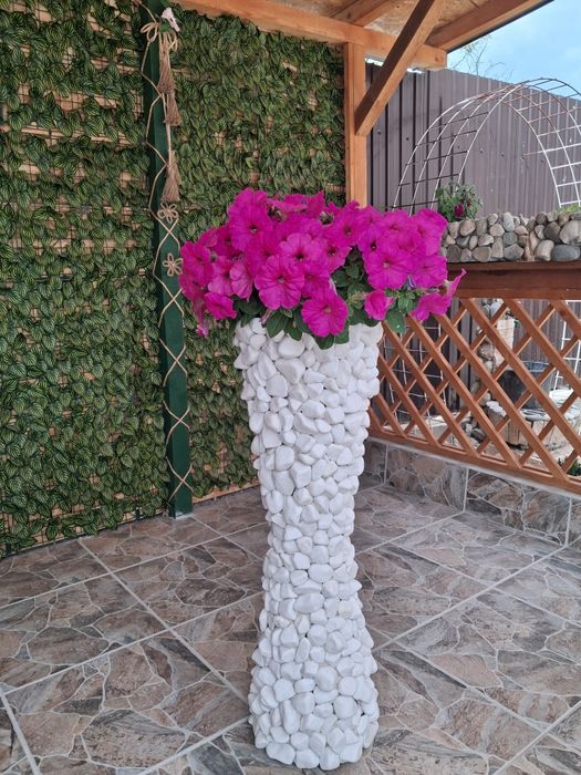 Ghivece din beton cu piatră