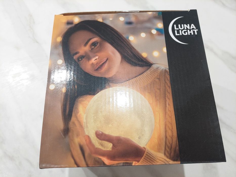 Нова LED настолна лампа ЛУНА (Luna Light) с дистанционно и батерия
