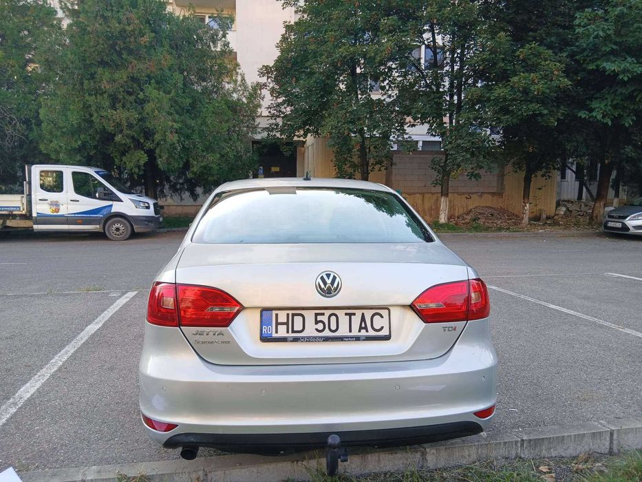 Volkswagen Jetta 2011, 1.6 TDI 105 CP. 4600 Euro negociabil.
