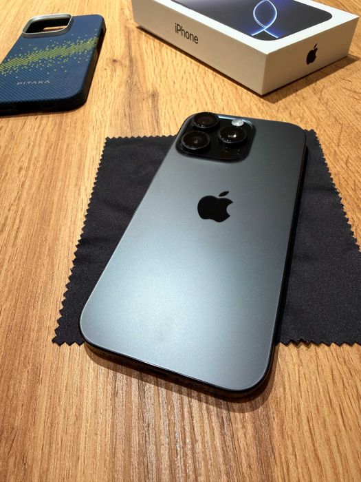 iPhone 16 Pro - 256 GB - Black Titanium - Като нов
