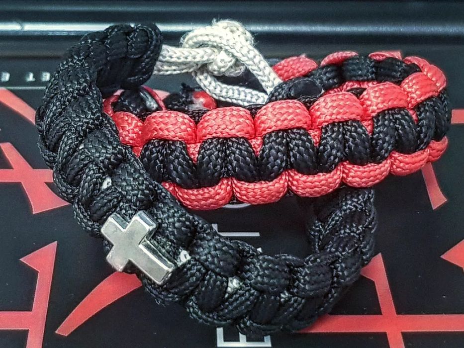 Гривна от паракорд