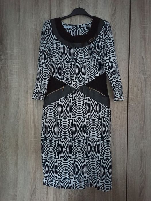 Vand rochite, costumase, pantaloni, bluze marimea S-M