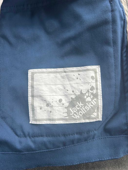 Jacheta primavara-toamna copii Jack Wolfskin, cu gluga, 128 EU. Noua!