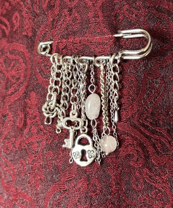 Продам брошь-булавку