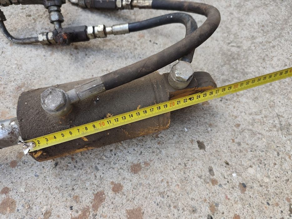 Piston hidralic cu distribuitor dimensiuni se vad in poze ridicare personala nu trm