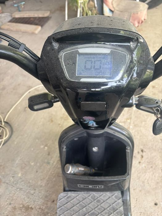 Продается скутер ск8