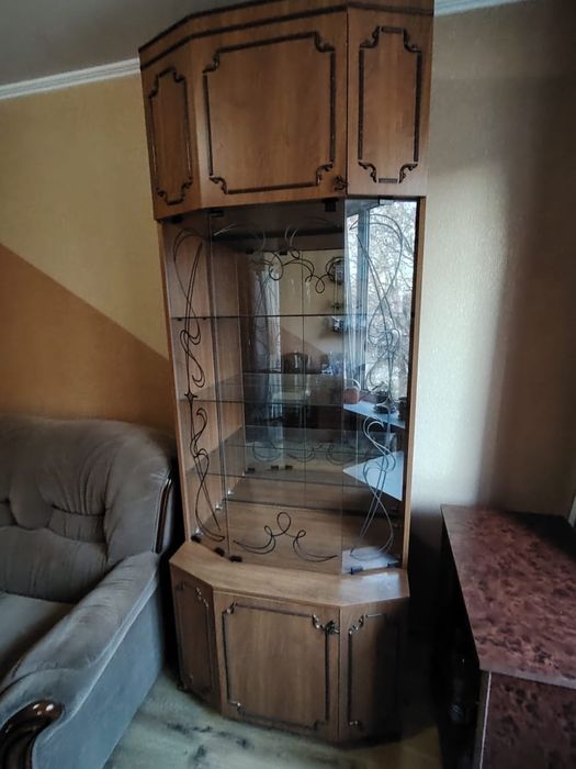 Шкаф для посуды сервант