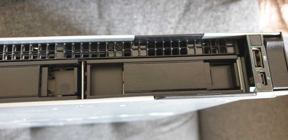 DELL PowerEdge R250 server 2TB Rack 1U Intel Xeon 2.6GHz 8 Core, 32 GB