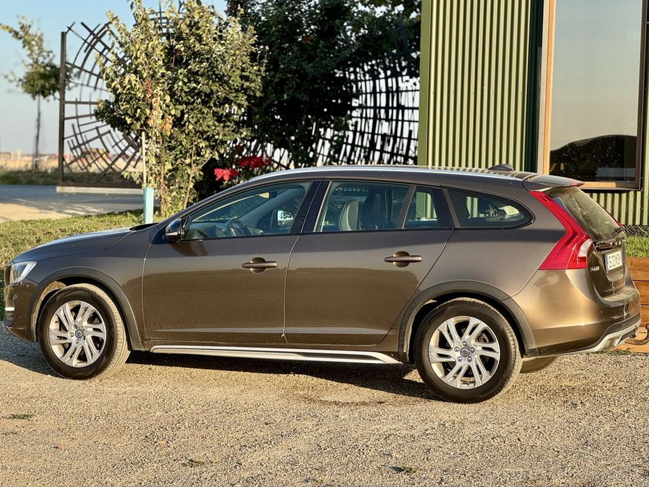 Volvo V60 Cross Country 2016