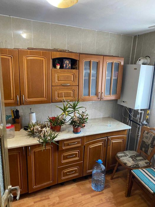 Vand apartament cu 3 camere decomandat