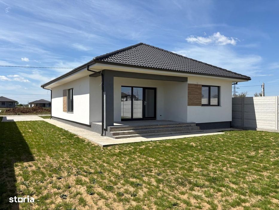 Casa noua cu PANOURI FOTOVOLTAICE, teren 553 mp, (utilitati complete)