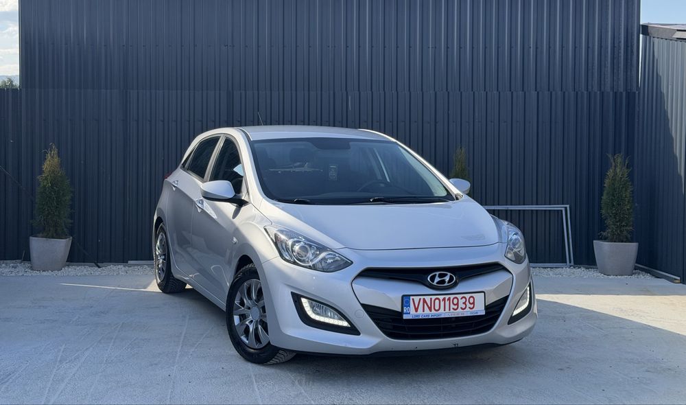 HYUNDAI i30