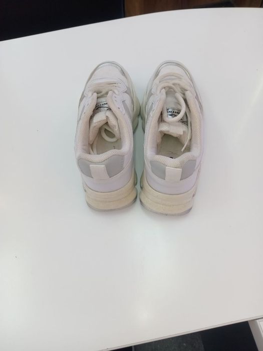 Женские кроссовка за 150000 сум