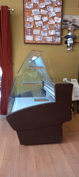 Витринный холодильник