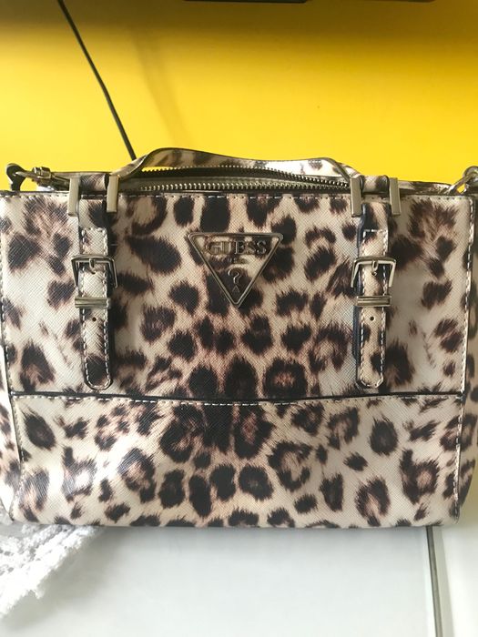 GUESS-оригинална дамска чанта!Топ цена 100лв!