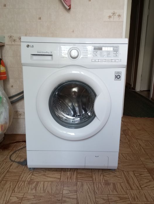 Машинка стиральная LG на 6 кг.