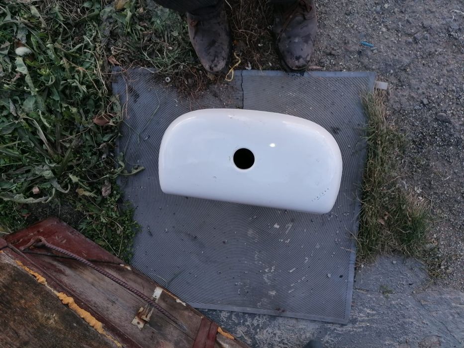 Продам бачки унитаза
