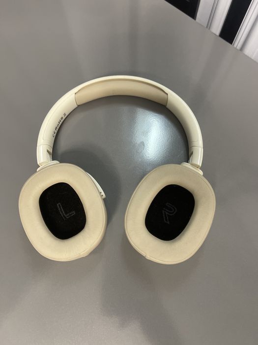 Продам наушник в хорошом состояний