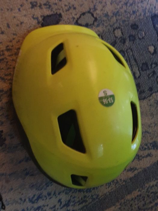 Vând cască biciclete