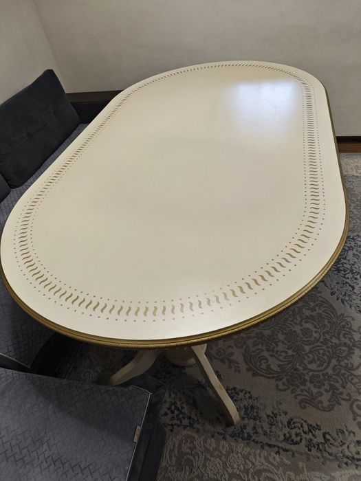 Продам стол обеденный.