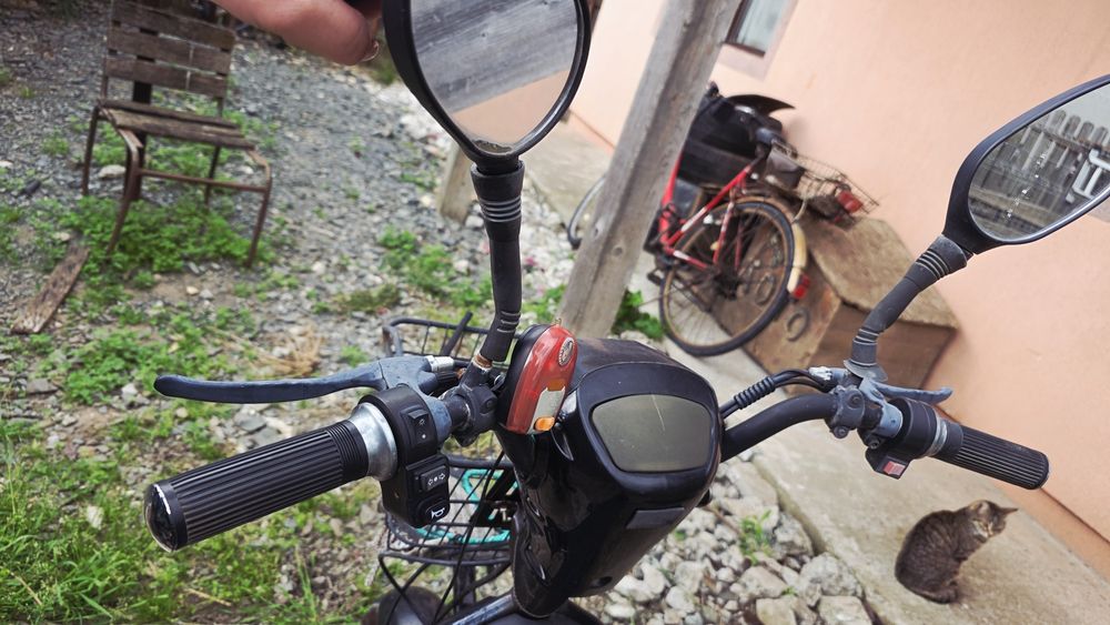 Scuter electric negru