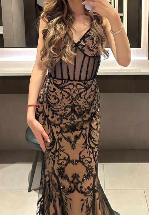 Абитуриентска рокля