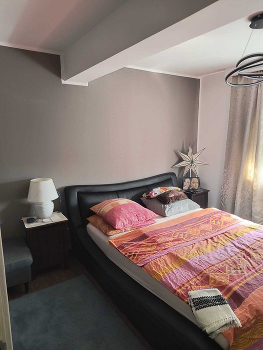 Vand apartament 3 camere zona 1 decembrie /Pallady