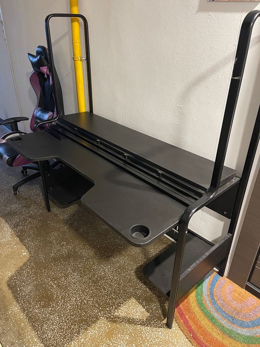 Birou gaming Fredde IKEA