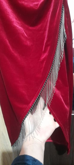 Vând rochița din catifea nouă